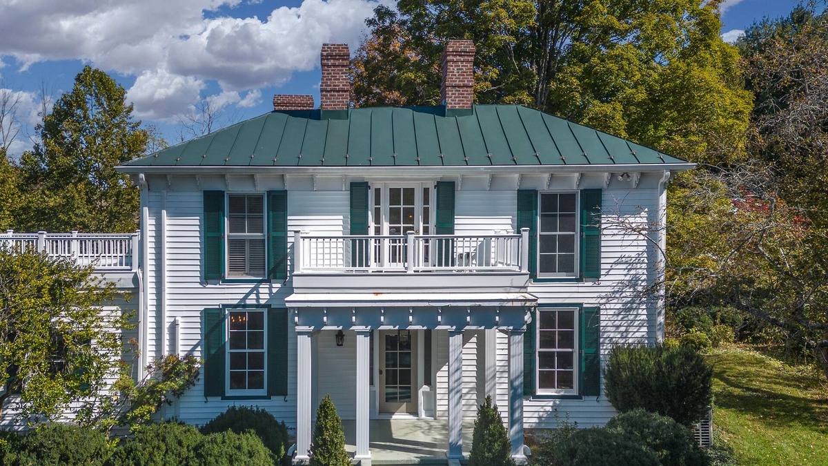 Rockbridge Baths House | Lovely Gardens with lots of solitude. Inground pool. Minutes to Lexington VA.