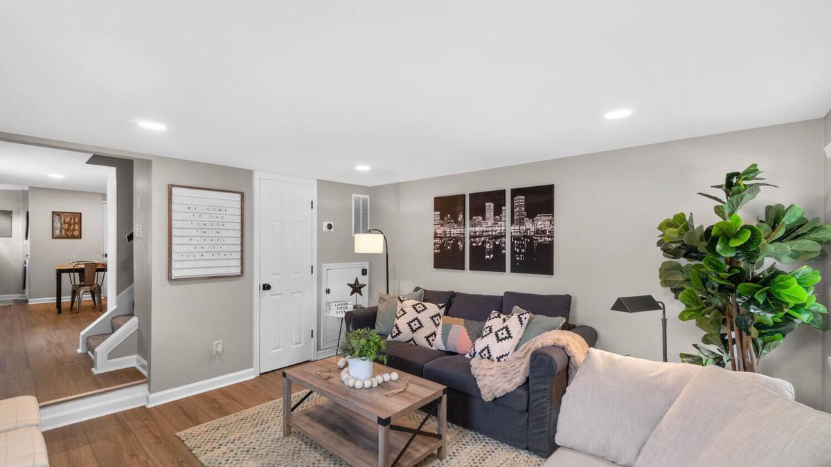 Lutherville Timonium House | * Lovely Gem w/Perfect Combo of Flair & Class *