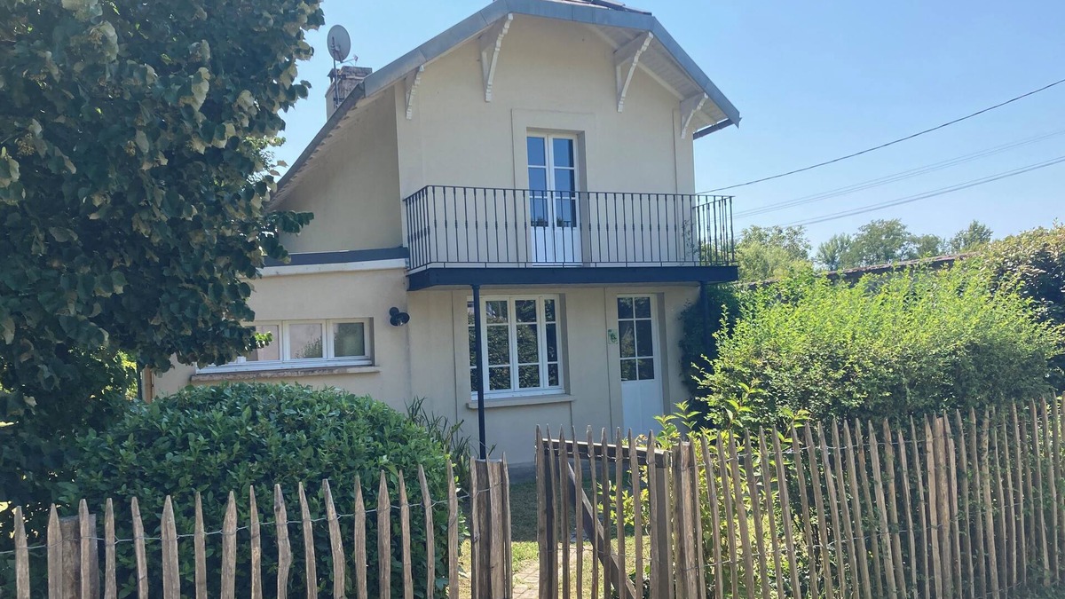 Laprade House | Lovely gite near Aubeterre sur Dronne with pool