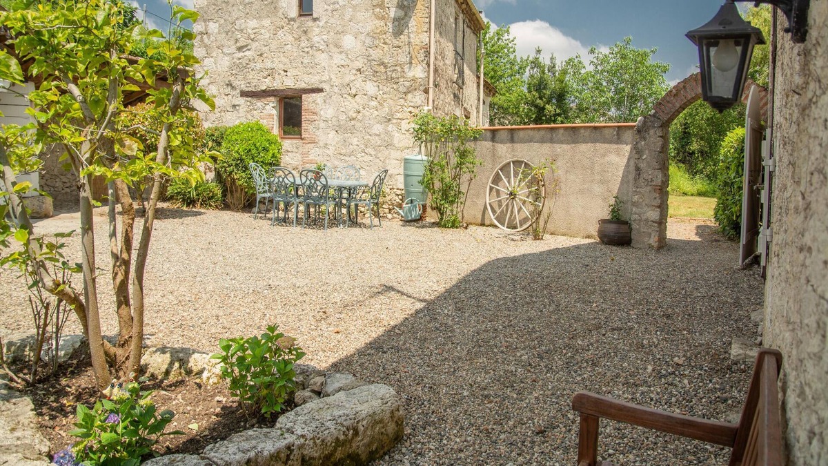 Saint Maurin House | Lovely gite at edge of a village with privat pool