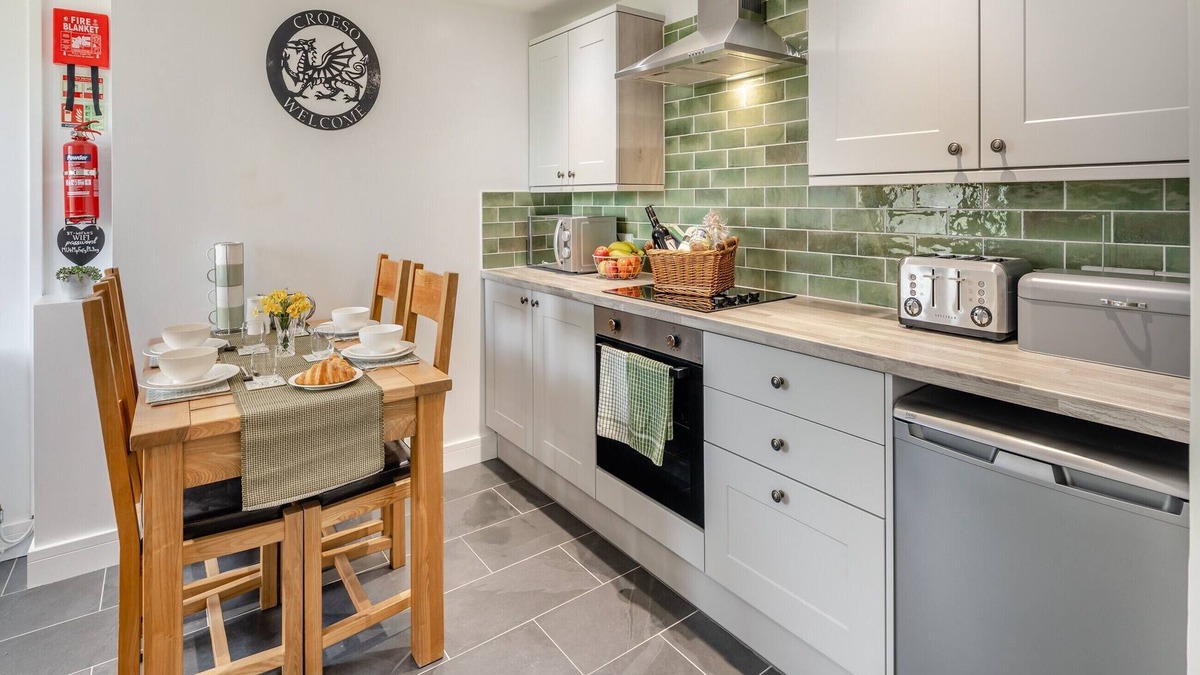 Llanon Cottage | Lovely ground floor accommodation and located just 4 miles from the beach.