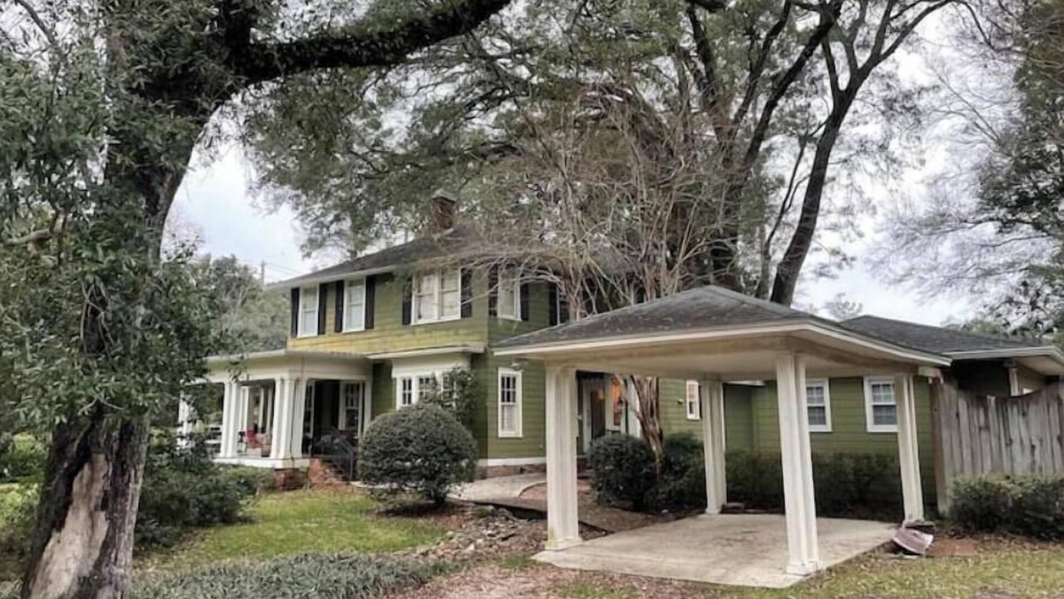 Killearn Estates House | Lovely guesthouse near I10 with grand piano; 15 min from campus