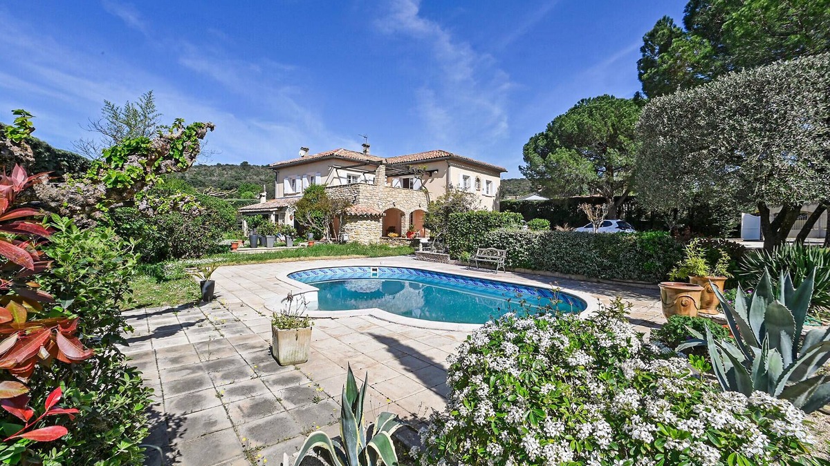 Saint-Julien-les-Rosiers House | Lovely home in Saint-Julien-les-Rosie