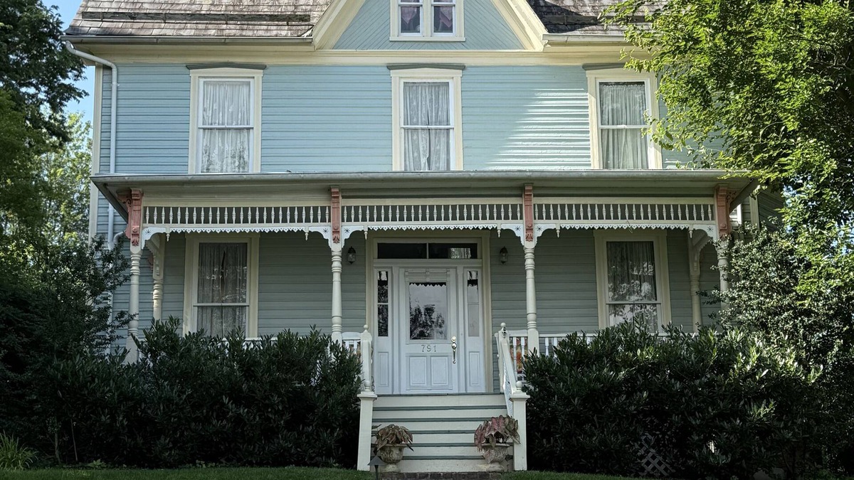 Harpers Ferry House | Lovely Historic, Victorian, 4 Bedroom, 3 Bath in Harpers Ferry