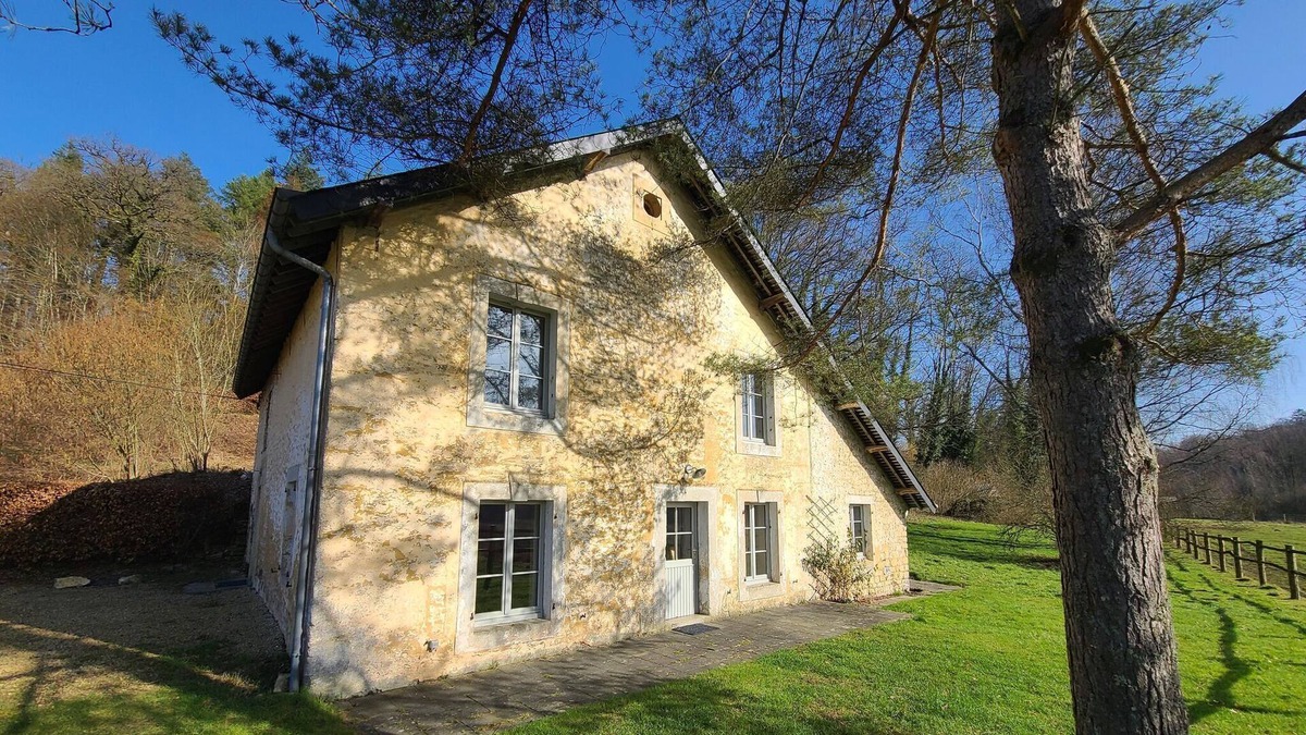 Orval House | Lovely holiday home in Orval with garden