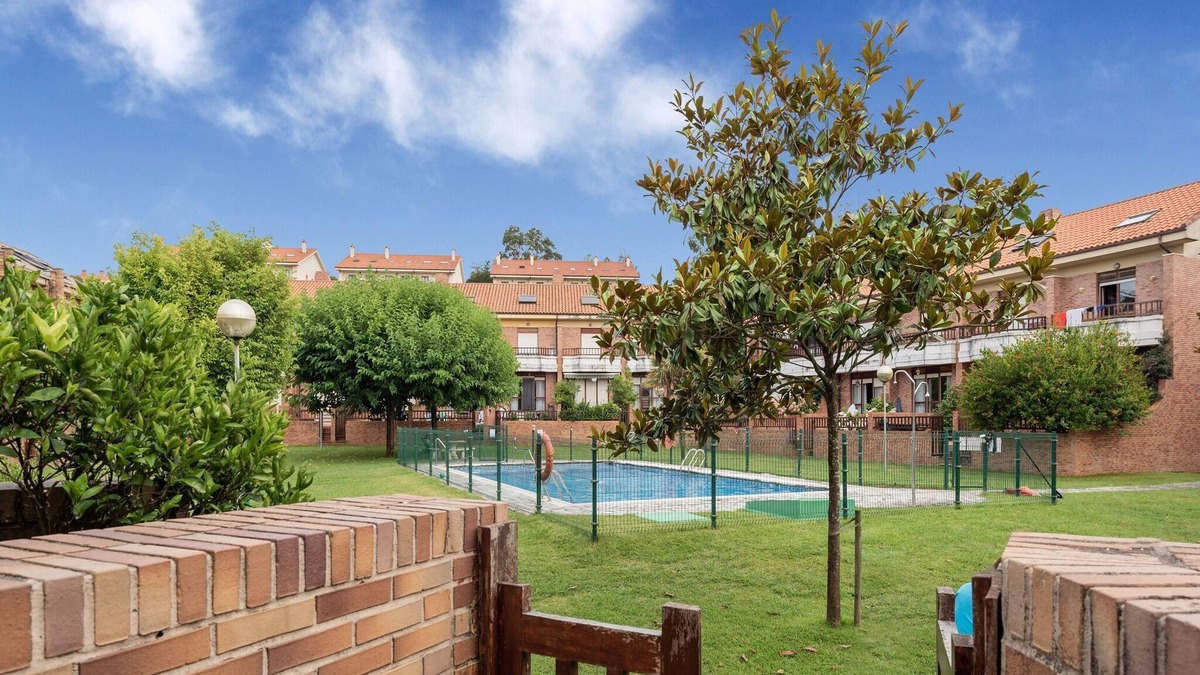 Loredo House | Lovely Holiday Home in Loredo a stonethrow from the beach & communitary pool!
