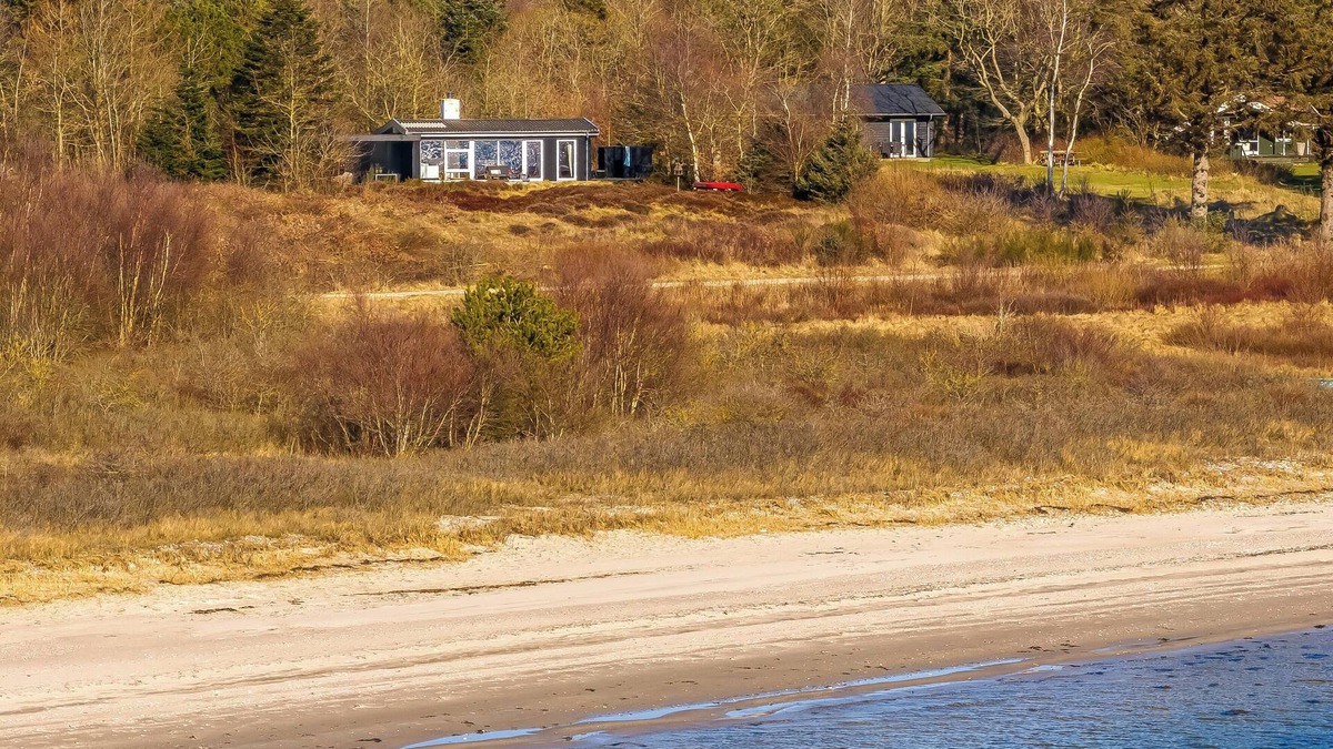 Amtoft House | Lovely holiday home with panoramic view of the fjord.