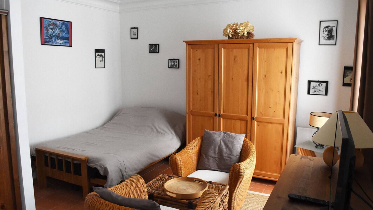 Montmartre Apartment | Lovely Holiday Studio in Montmartre