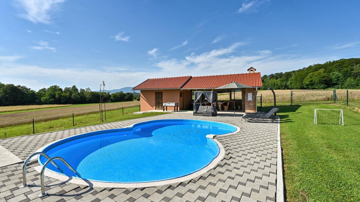 Konjscina House | Lovely home in Bocadir with WiFi