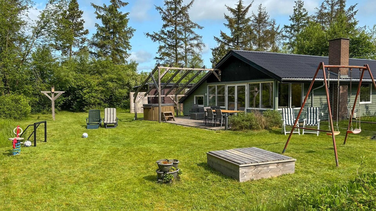 Bording House | Lovely home in Bording with kitchen