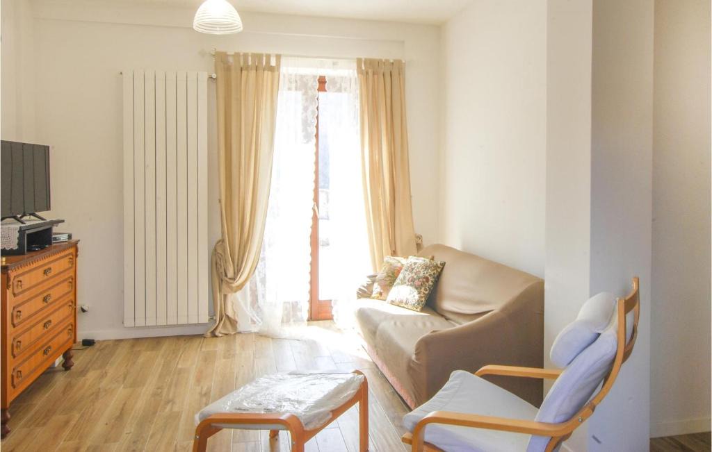 Serravalle di Chienti House | Lovely Home In Dignano With Kitchen