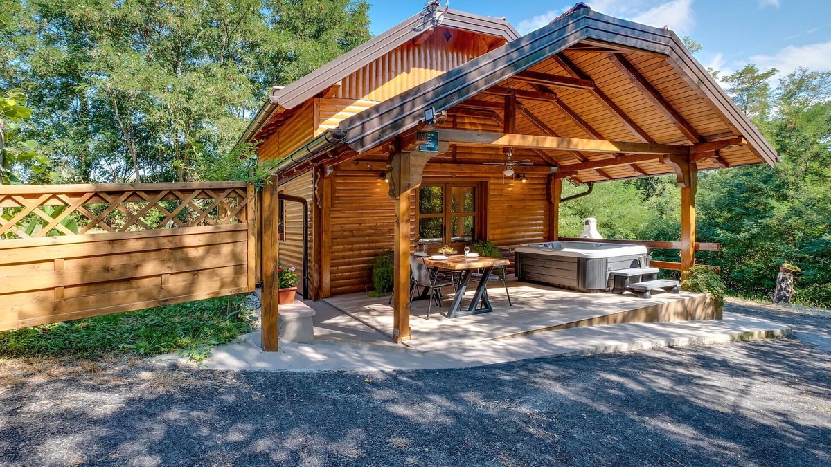 Velika Gorica House | Lovely home in Donja Lomnica with sauna