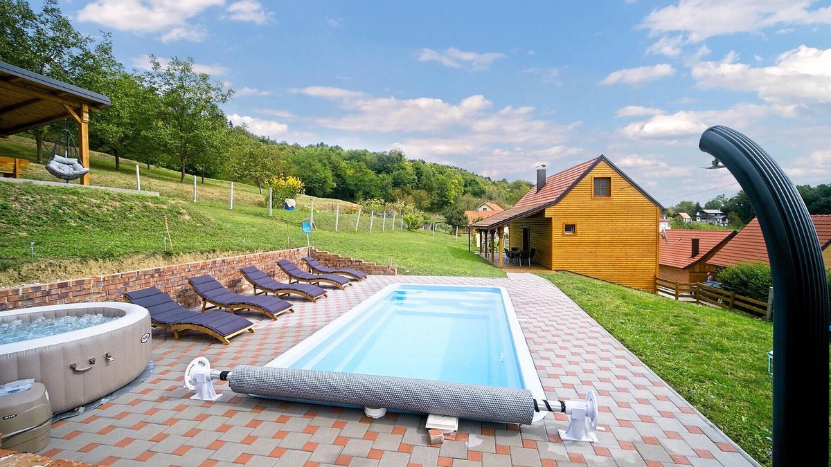 Jastrebarsko House | Lovely home in Dragovanscak