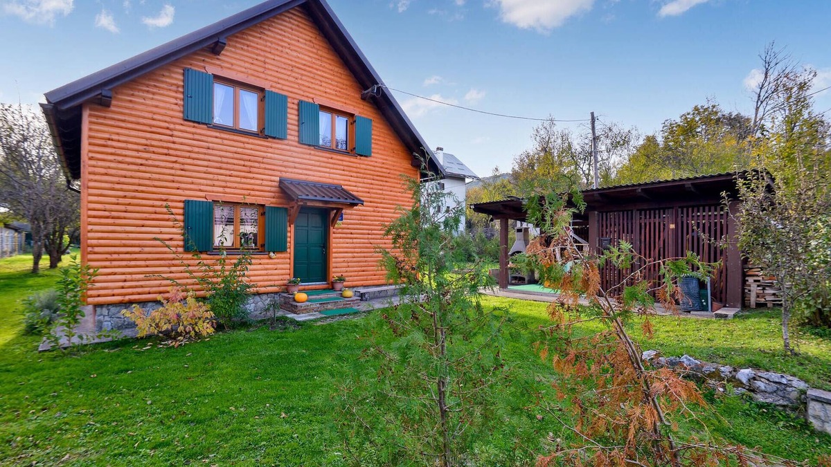 Ogulin House | Lovely home in Dreznica with sauna