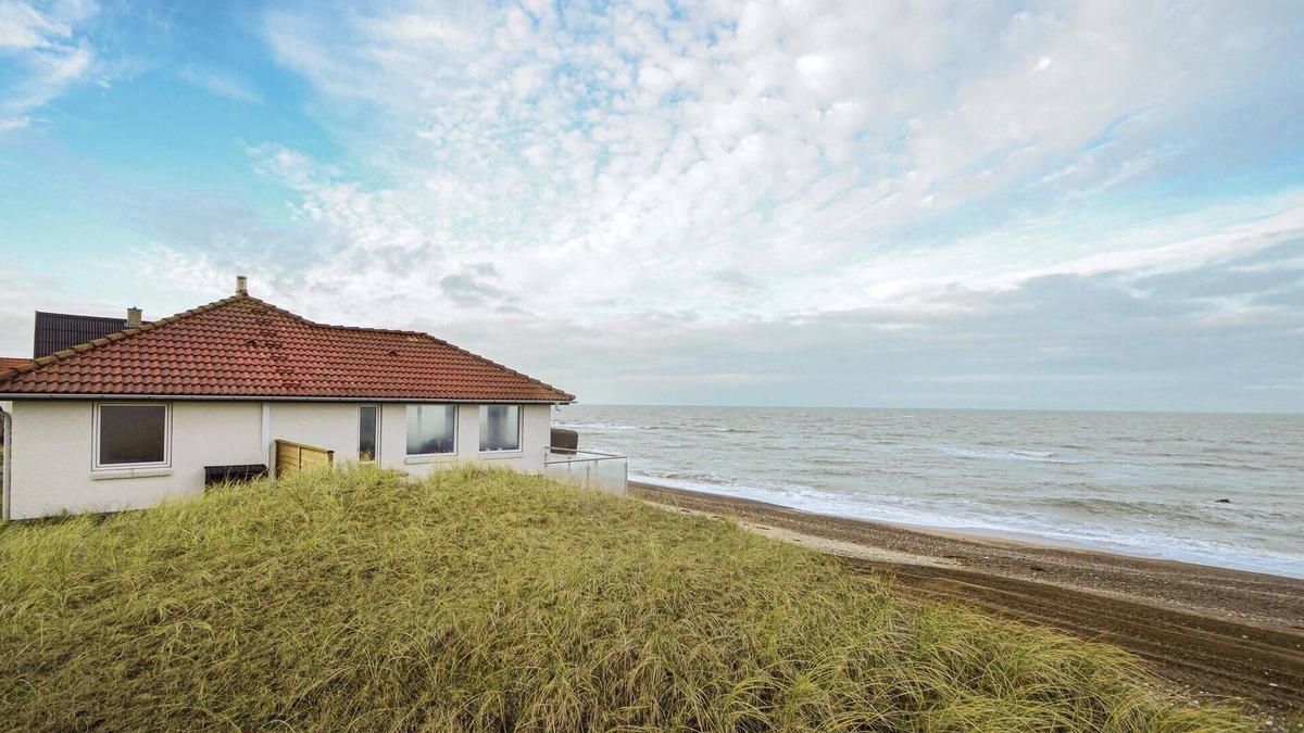 Lild Strand House | Lovely home in Frøstrup with sauna