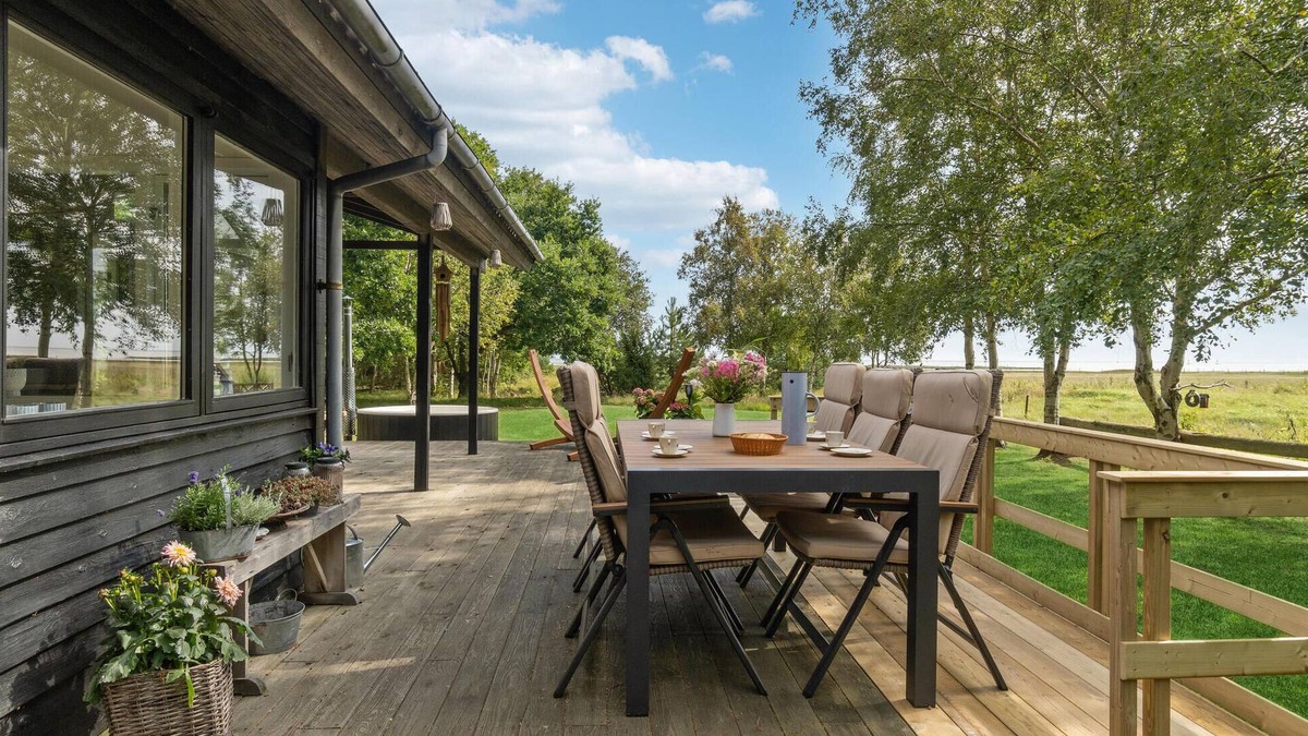 Helberskov Strand House | Lovely home in Hadsund with WiFi