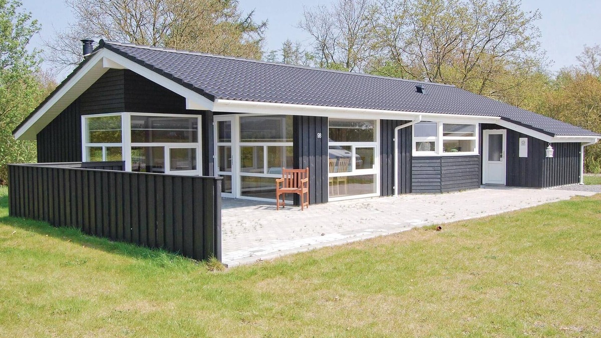 Hovborg House | Lovely home in Hovborg with kitchen