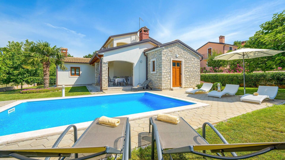 Mofardini House | Lovely home in Kmacici with kitchen