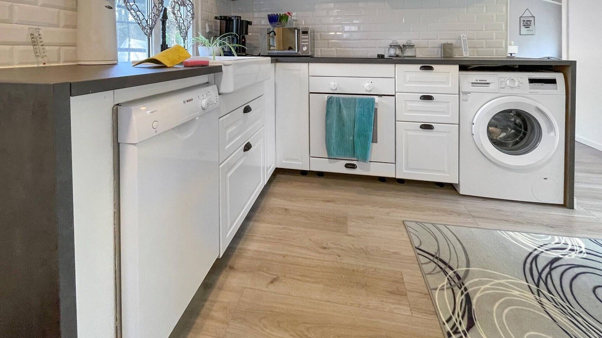 Langhem House | Lovely home in Länghem with kitchen