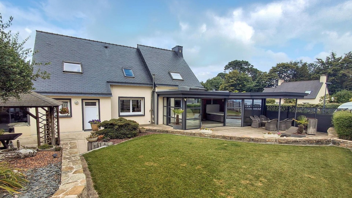 Landivisiau House | Lovely home in Landivisiau with sauna