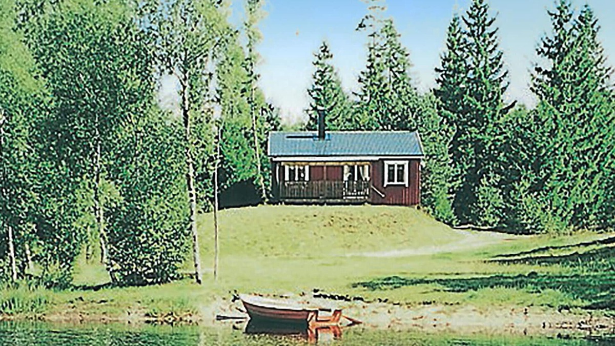 Ljung House | Lovely home in Ljung with lake view