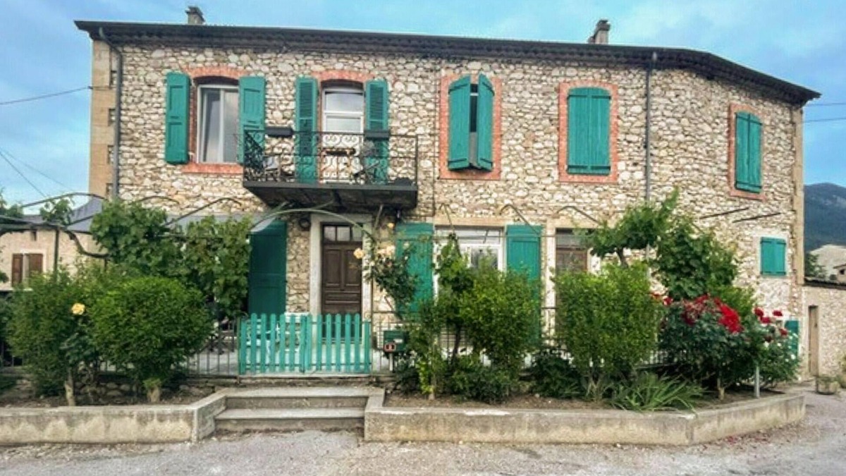 Menglon House | Lovely home in Menglon with kitchen