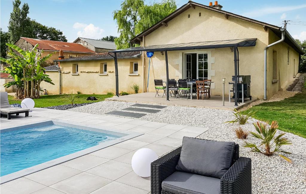 Montreuil-Bellay House | Lovely Home In Montreuil Bellay