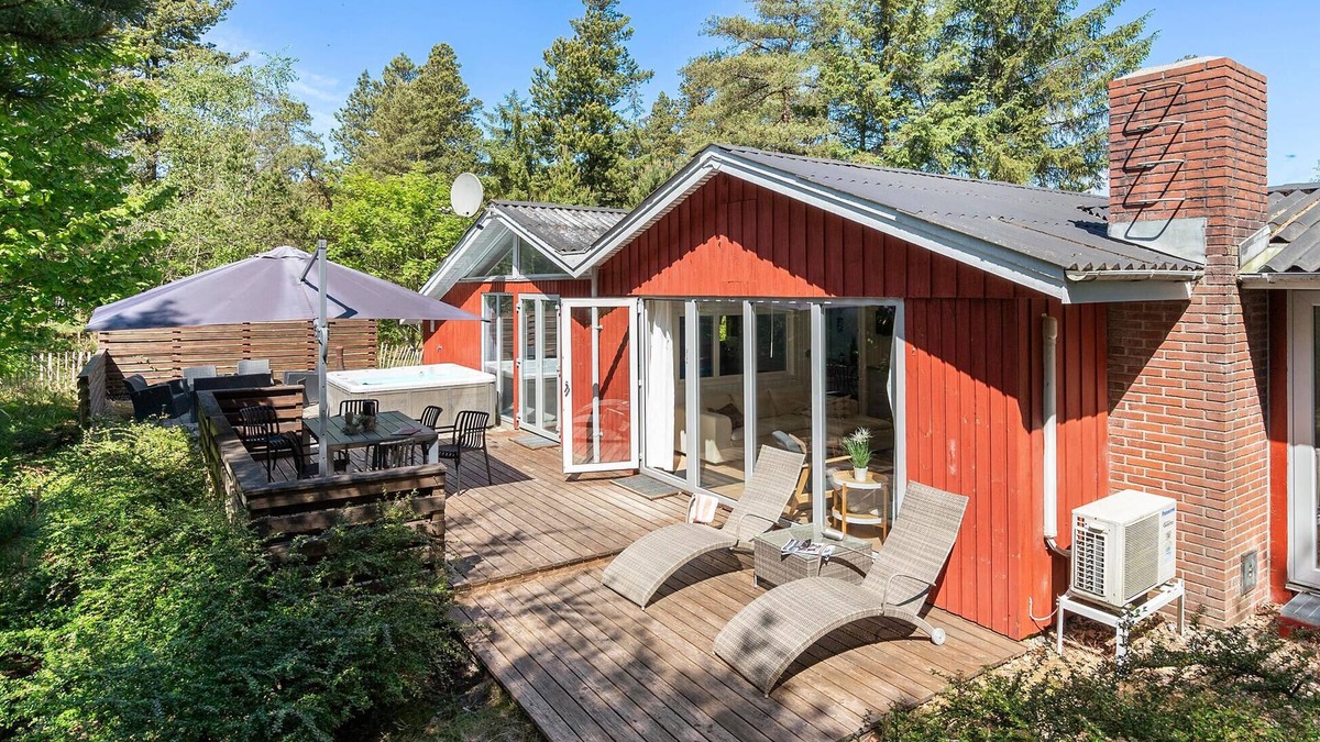 Houstrup House | Lovely home in Nørre Nebel with sauna