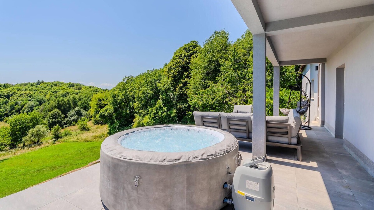 Jastrebarsko House | Lovely home in Paljugi with sauna
