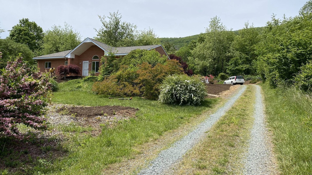 Afton House | Lovely home in quaint rolling hills near Afton wineries