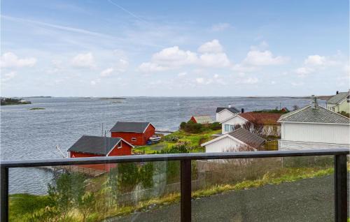 Smøla House | Lovely Home In Smøla With Kitchen
