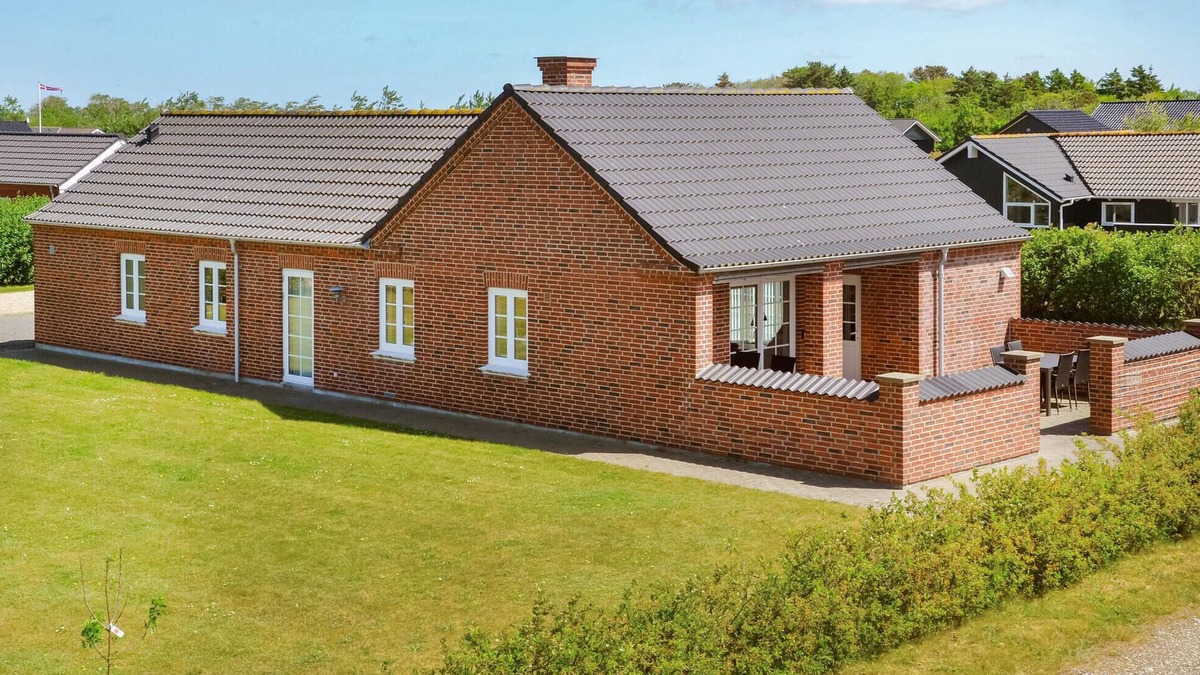 Skaven Strand House | Lovely home in Tarm with kitchen