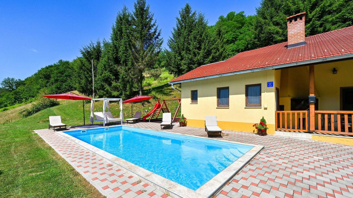 Tuhelj House | Lovely home in Tuhelj with sauna