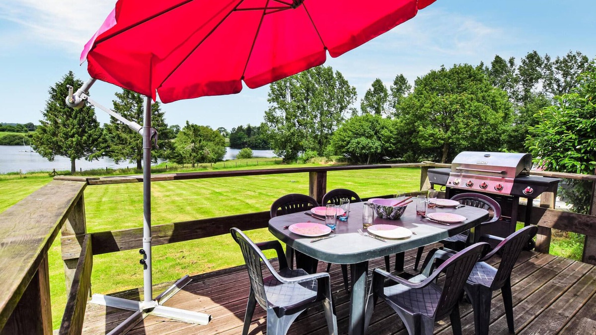 Saint-Germain-de-Tallevende-la-Lande-Vaumont House | Lovely home in VIRE NORMANDIE with WiFi
