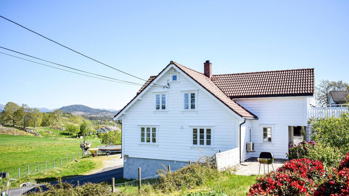 Sveio House | Lovely home in Valevåg with WiFi