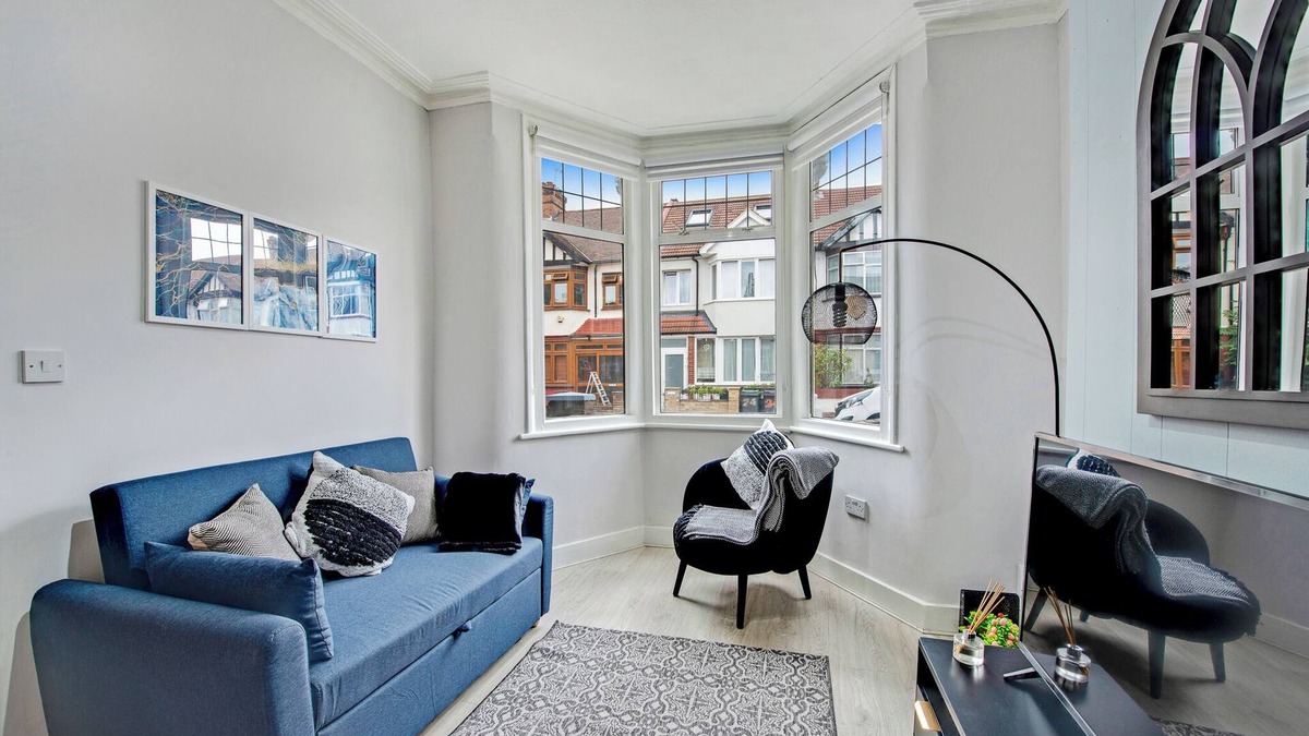 Tottenham Hale House | Lovely Home - Park Views & Ideal Transport Links