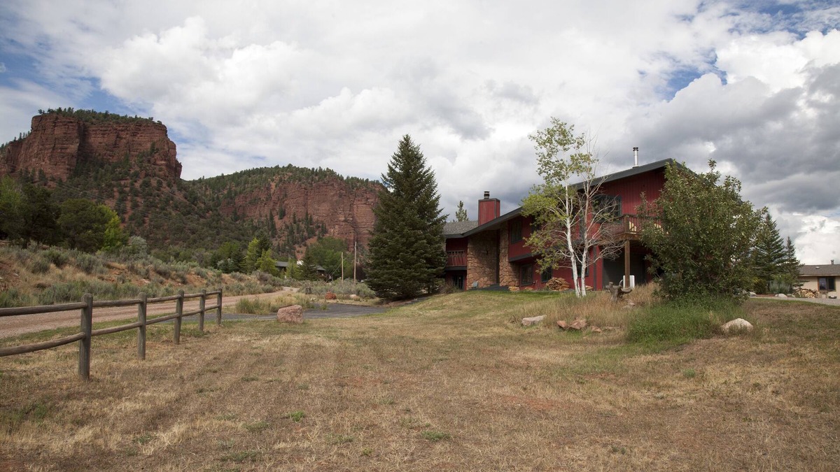 Basalt House | Lovely Home situated along the beautiful Frying Pan river.