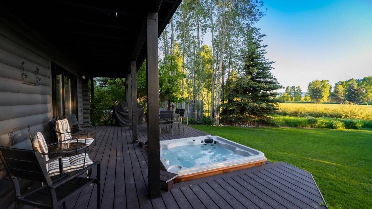 Steamboat Springs House | Lovely Home with 3 en Suites, Private HotTub with Views, Near Park/Mtn-Bus-Ski/Town Access-Dogs OK!