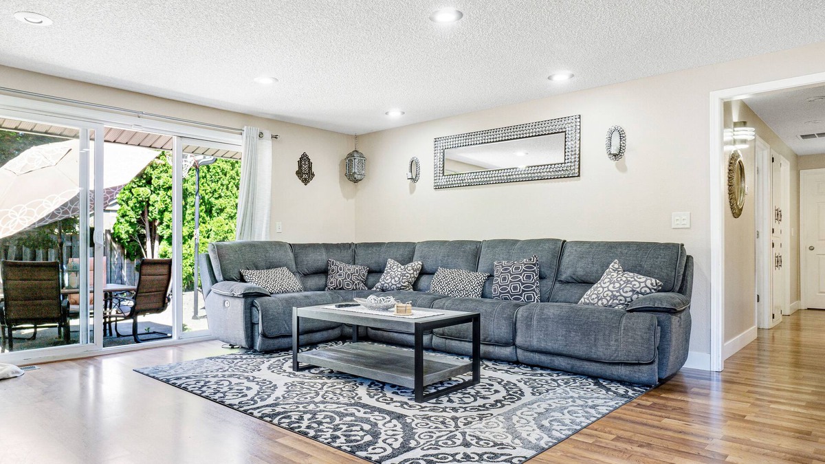University Place House | Lovely home with nearby beach access, patio, hammock and washer/dryer