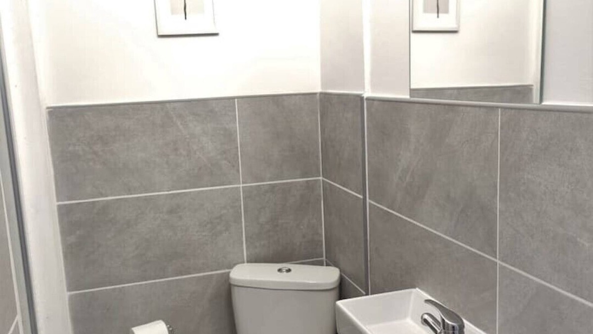 Chatham House | Lovely house in Medway - Free parking, sleeps up to 8