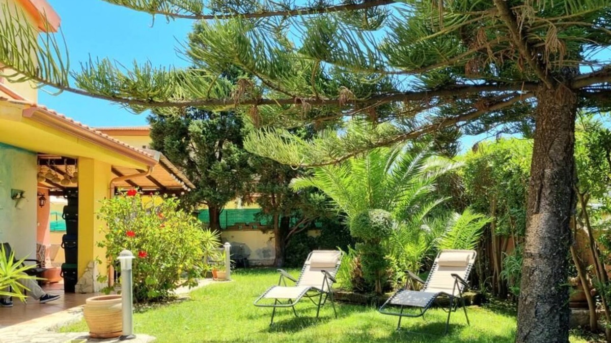 Capoterra House | Lovely house with garden