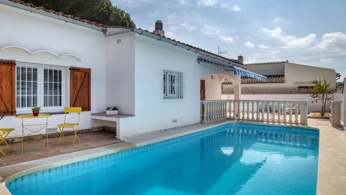L'Escala Villa | Lovely house with private pool close to the beach. HUTG-067003