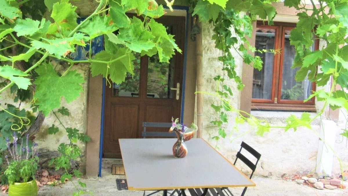 Merigon Bed & Breakfast | Lovely independent room in an artist's house