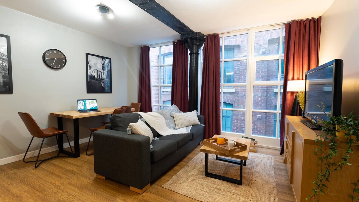 Northern Quarter Condo | Lovely Industrial Loft