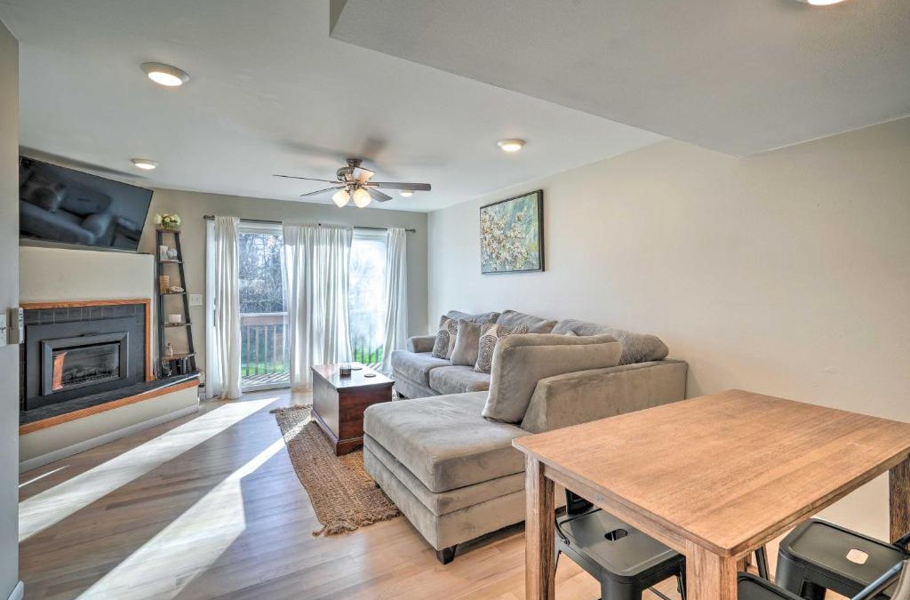 Iowa City House | Lovely Iowa City Townhome about 3 Mi to Dtwn!