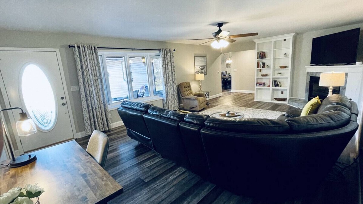Gilbertsville House | Lovely KY Lake Home w/Fire Pit & Dock