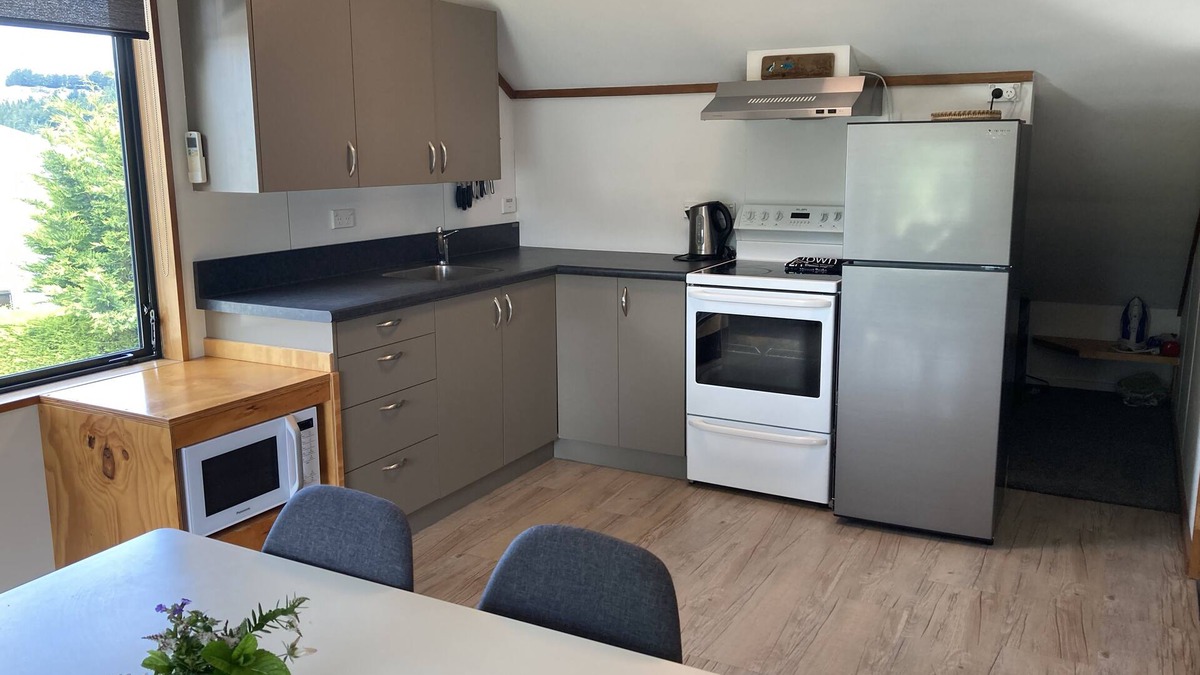Albert Town Apartment | Lovely Laggan Loft !