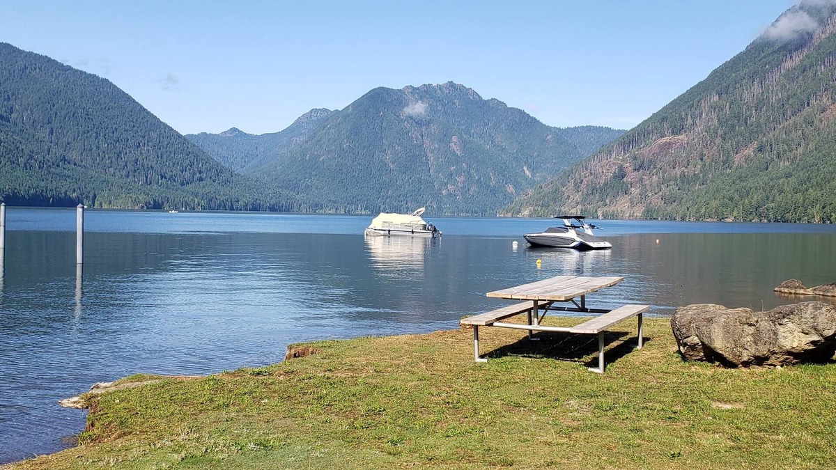 Hoodsport House | Lovely Lake Cushman, Dog Friendly Home One Minute from the Lake!