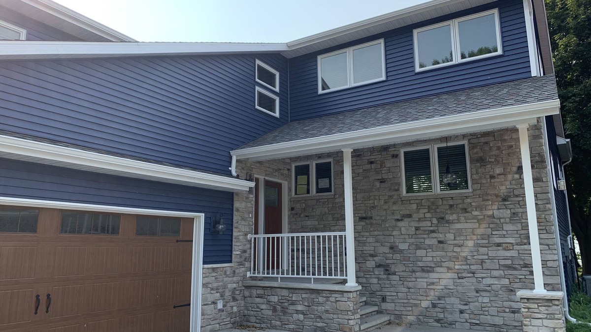 Neenah House | Lovely Lake Winnebago beachfront home, EAA, Packers, water activities, skiing