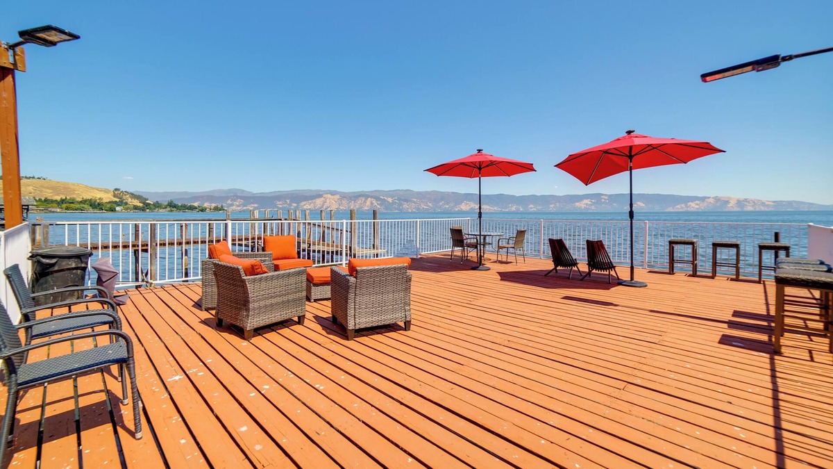North Lakeport Apartment | Lovely Lakeport Retreat w/Smart TV: Walk to Pier!